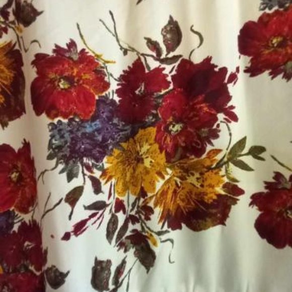 Ruffle and Bell Sleeves Flower print blouse - Picture 2 of 5